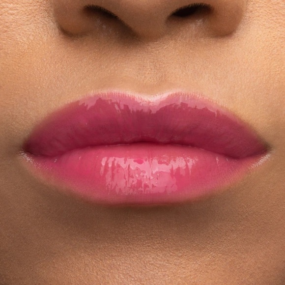 Too Faced Lip Injection Power Plumping Hydrating Lip Gloss in Just a Girl 💕 - Picture 4 of 10